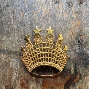 Gold Star Crown Brooch